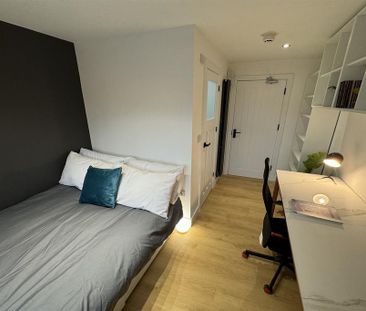 1 bedroom in a house share to rent - Photo 2