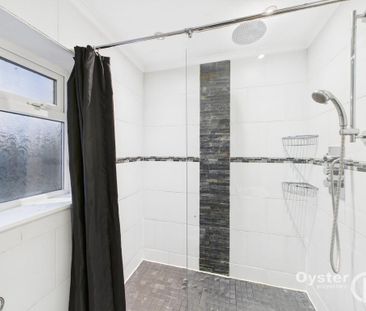 End of terrace house to rent - Photo 2