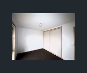 Perfect location. - Photo 2