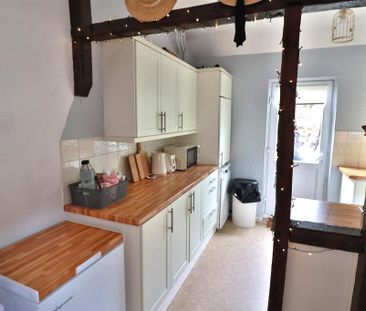 2 bedroom cottage to rent - Photo 2