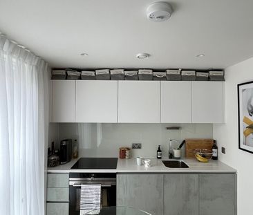 1 Bed Flat, Battersea Park Road, SW8 - Photo 4