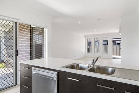 Brand New 3-Bedroom Duplex - Modern Living Minutes from Woodgate Beach - Photo 5