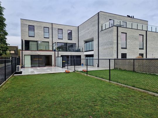 luxueus afgewerkt nieuwbouwappartement met tuin - Foto 1