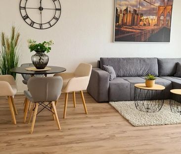 2 Zimmer, möbliert, frisch renoviert, traumhafter Ausblick - Photo 2