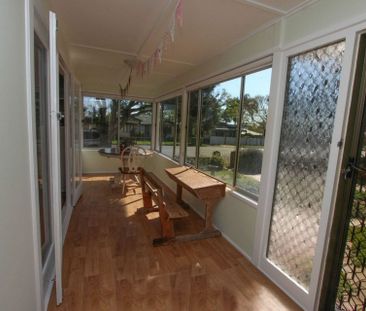 Great Location!! 3 Bedroom + Office Home. - Photo 2