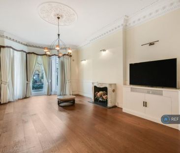 4 bedroom flat to rent - Photo 1