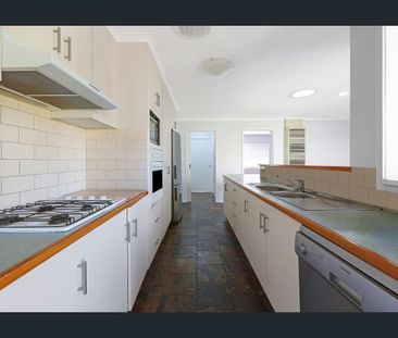 Low Maintenance 3 Bedroom Home - Photo 3