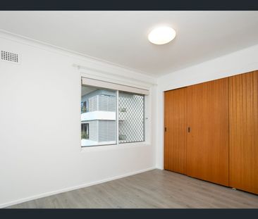 Renovated Apartment Moments From Dee Why Beach - Photo 3