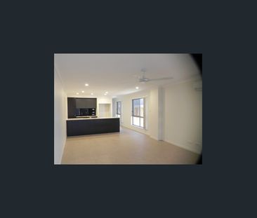 LOVELY TWO STOREY DUPLEX! - Photo 5