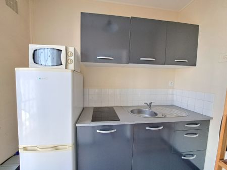 Location Appartement 1 pièce 25m² TROYES 10000 - Photo 2