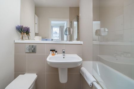 3 bedroom flat to rent - Photo 4