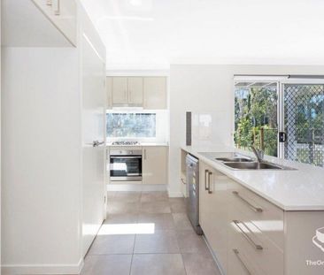 3 BED, A/C, MINUTES TO GATEWAY 3bed, large living space unit, A/C, ... - Photo 6