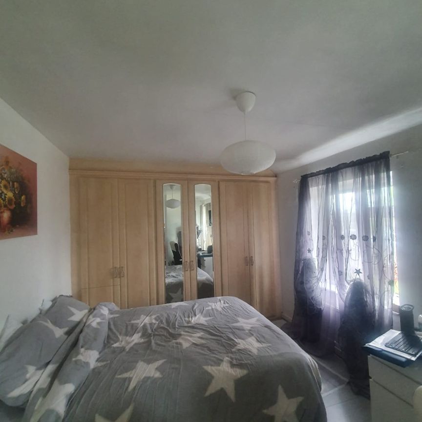 2 bed maisonette to rent in Shannon Close, Southall, UB2 - Photo 1