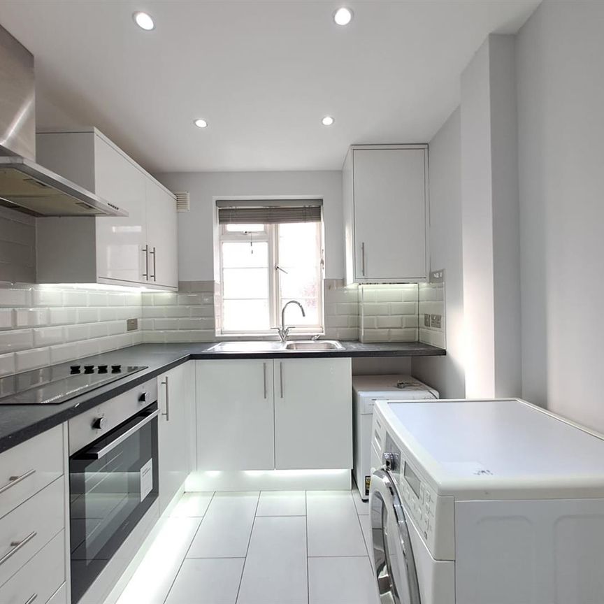 East Vale, The Vale, London W3 - Photo 1