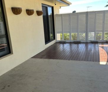 Stylish Coastal Residence in Bushland Beach - Photo 6