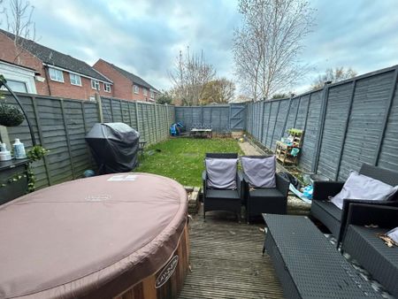 3 Bedroom House - The Hurdles, Fareham - Photo 2