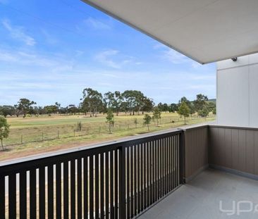 Modern Townhouse Living in the Heart of Maddingley - Photo 6