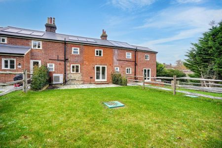 3 bedroom cottage to rent - Photo 2