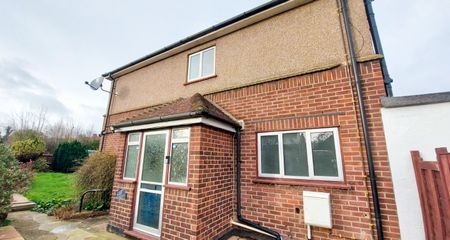 studio to rent Sandringham Road, Pilgrims Hatch, Brentwood, Essex, CM15 - Photo 3