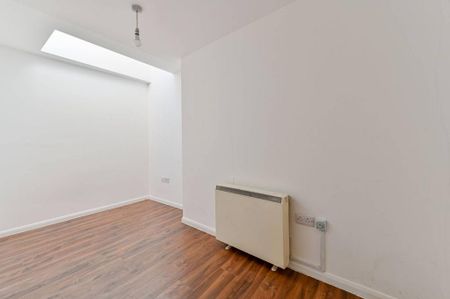 3 bedroom flat to rent - Photo 4