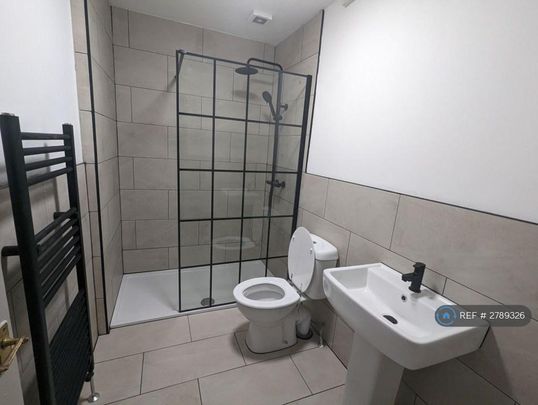 4 bedroom terraced house to rent - Photo 1