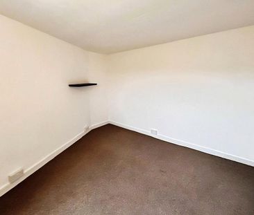 4 bedroom semi-detached house to rent - Photo 6