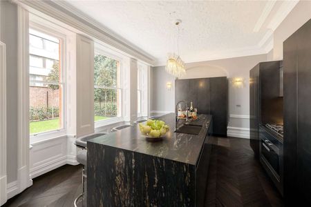 Exceptional 7-bedroom home located moments from Hyde Park and Kensington Gardens - Photo 3