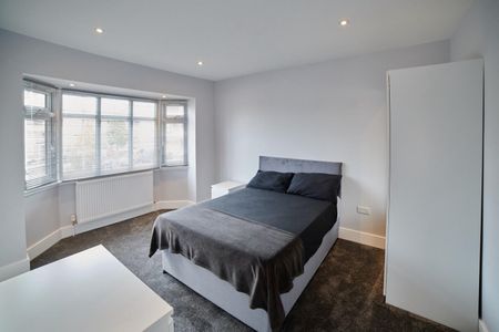 1 bedroom Flat To Let - Photo 2