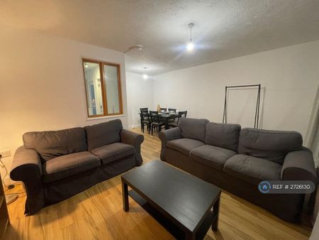 5 bedroom semi-detached house to rent - Photo 2