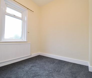 Manor Road, Ossett, West Yorkshire - Photo 2