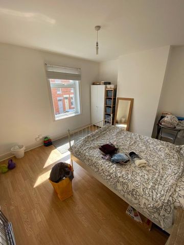 126 Leopold Street - Modern throughout & 2 BathroomsLoughborough - Photo 3