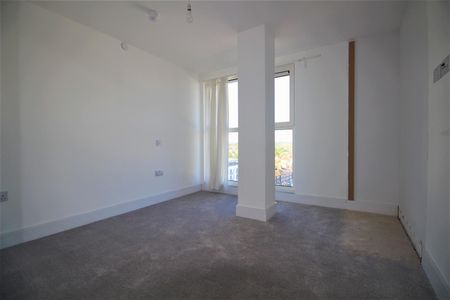 2 bed flat to rent in Station Road, Edgware, HA8 - Photo 2