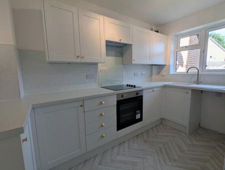2 bedroom end of terrace house to rent - Photo 2
