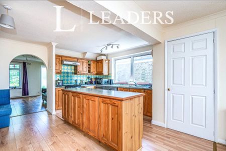 3 bedroom house to rent Kilmiston Drive, Fareham, PO16 - Photo 5