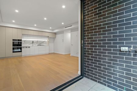 Brand New Luxury One Bedroom Apartment With Parking! - Photo 5