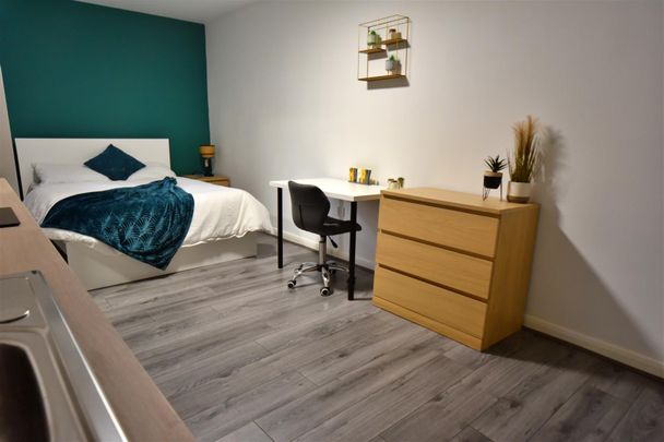 Room 6 - Photo 1
