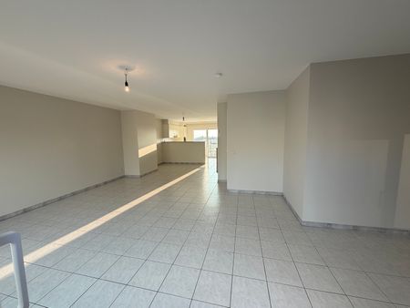 Mooi duplexappartement met drie slaapkamers en twee zongerichte terrassen. - Photo 3