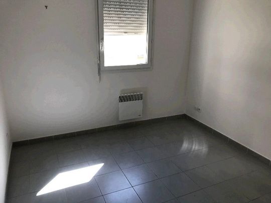 Appartement 3 pièces 65m2 MARSEILLE 8EME 1 098 euros - Photo 1