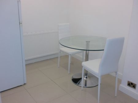 Stonegate Road, Meanwood, Leeds, LS6 4HZ - Photo 2