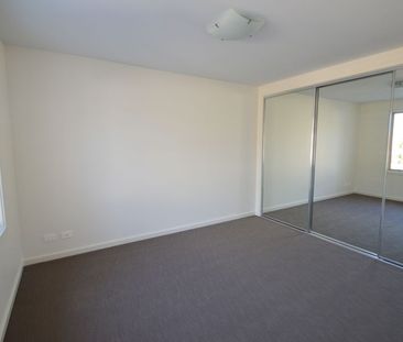3/5 Worsley Avenue, Clayton South VIC 3169 - Townhouse For Rent | D... - Photo 4