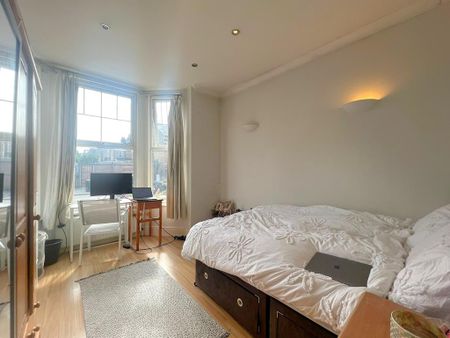3 bedroom flat to rent - Photo 5
