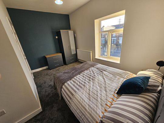 Tonge Moor Road, Bolton - Photo 1