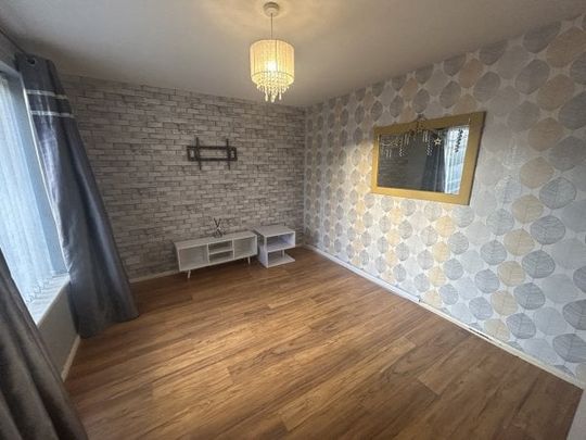 Farnborough Road, Clifton, NG11 8HN, Property for rent - Photo 1