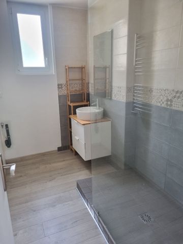 A LOUER Bel Appartement 50000 Saint-Lô - CENTRE VILLE 3 chambres 88.78 m² - Photo 5