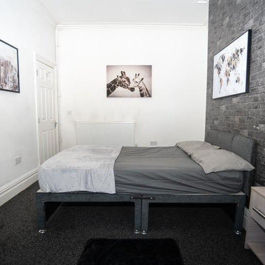 1 bedroom in a house share to rent - Photo 1