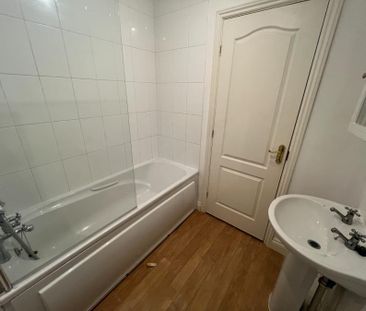 Claricoates Drive, Coddington, NG24 - Photo 6