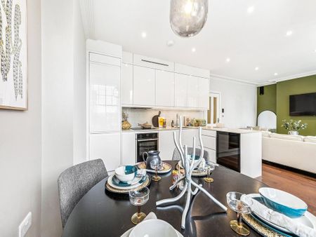 3 bedroom apartment to rent - Photo 2