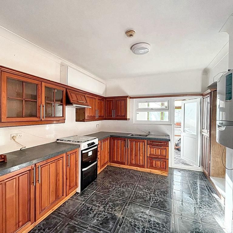 4 bedroom semi-detached house to rent - Photo 1