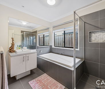 26 Simmental Drive, Clyde North - Photo 6