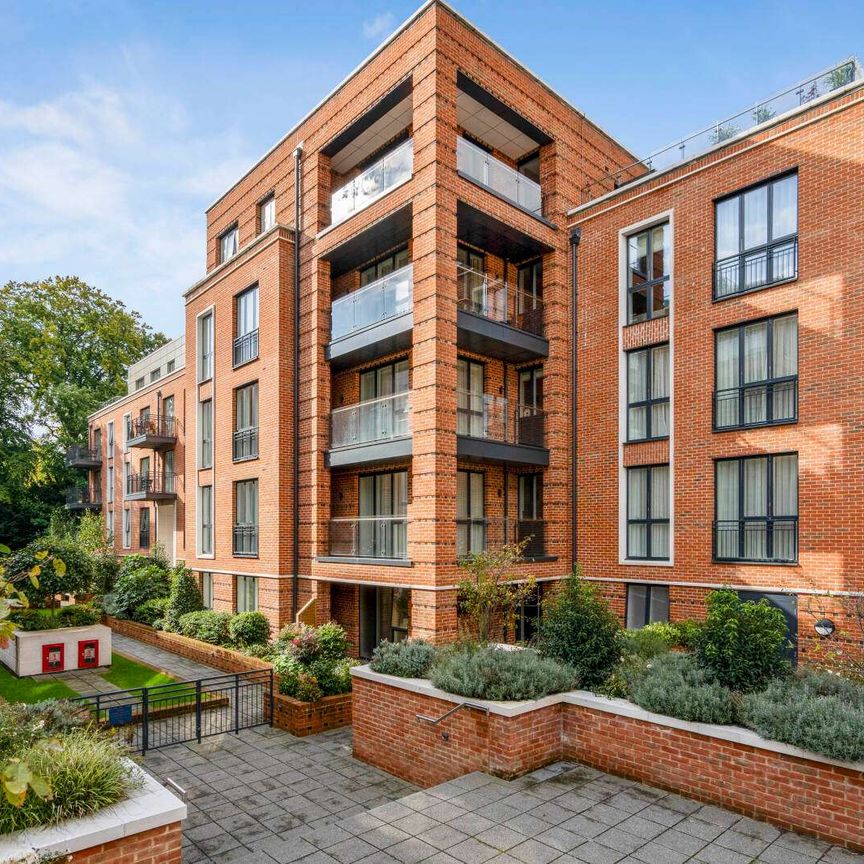 A beautifully presented on one bedroom apartment with secure parking and terrace. - Photo 1